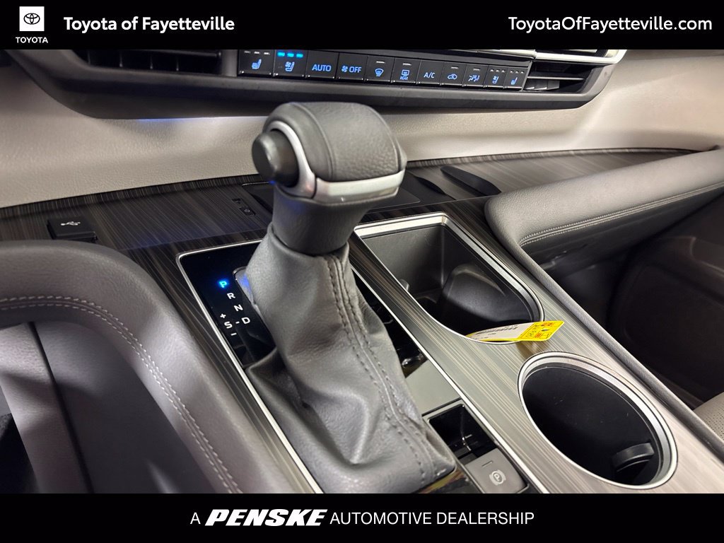 Certified 2023 Toyota Sienna Limited FWD image 35