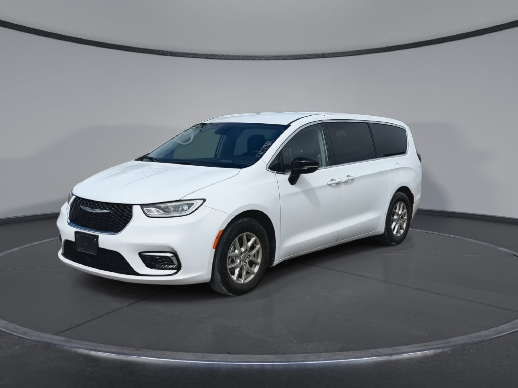 Used 2024 Chrysler Pacifica Touring-L FWD image 4