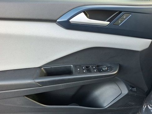 Certified 2022 Volkswagen Taos SE image 17