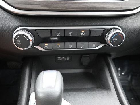 Certified 2025 Nissan Altima 2.5 SV FWD image 17