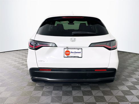 Used 2023 Honda HR-V LX image 9