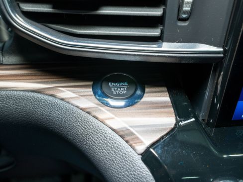 Used 2024 Ford Explorer Limited w/ Limited Technology Package image 31