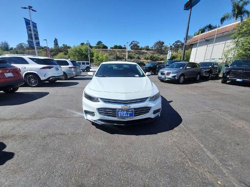 Used 2017 Chevrolet Malibu LT w/ Driver Confidence Package FWD image 3