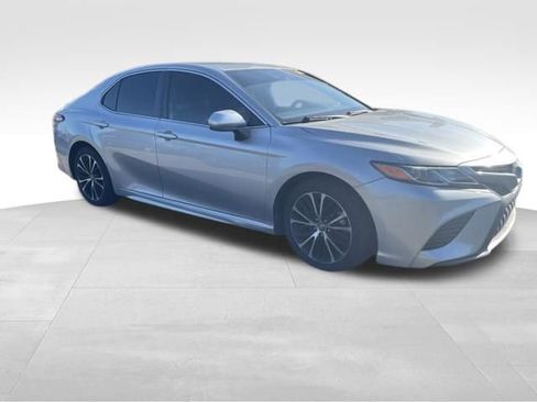 Used 2019 Toyota Camry SE FWD image 9
