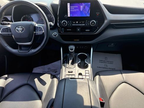 Used 2023 Toyota Highlander XLE AWD/4WD image 29