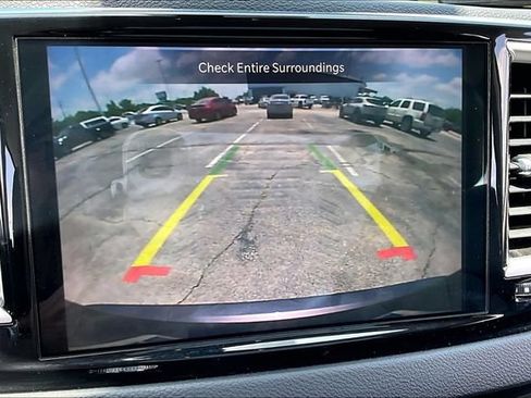 Used 2023 Chrysler Pacifica Touring-L FWD image 14
