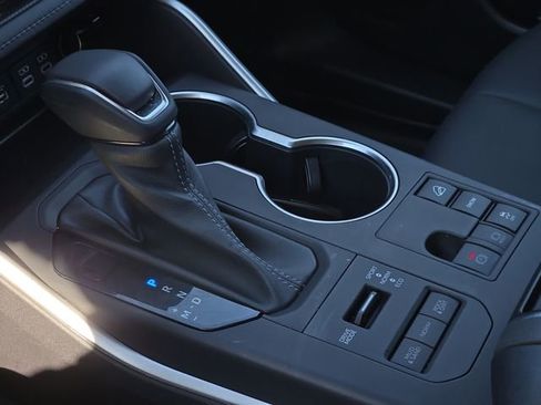 Used 2023 Toyota Highlander XLE image 23