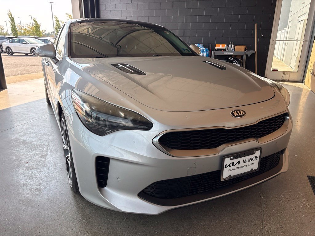 Used 2018 Kia Stinger Premium AWD/4WD image 2
