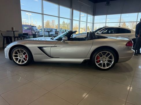 Used 2004 Dodge Viper SRT-10 image 10