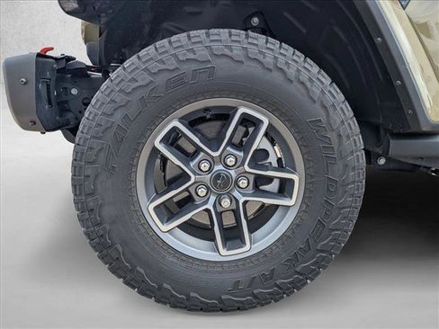 Used 2025 Jeep Gladiator Mojave image 19