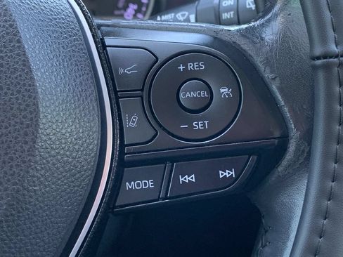 Used 2019 Toyota RAV4 XLE Premium FWD image 20