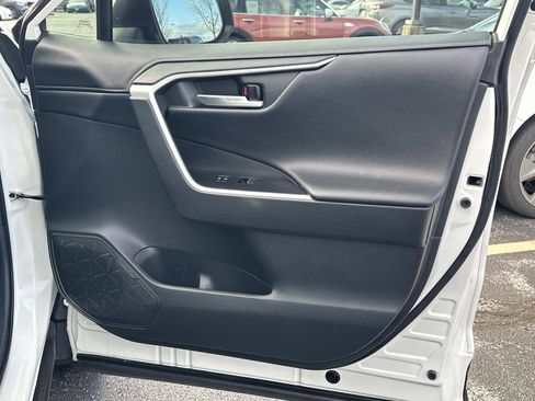 Used 2019 Toyota RAV4 Limited image 29