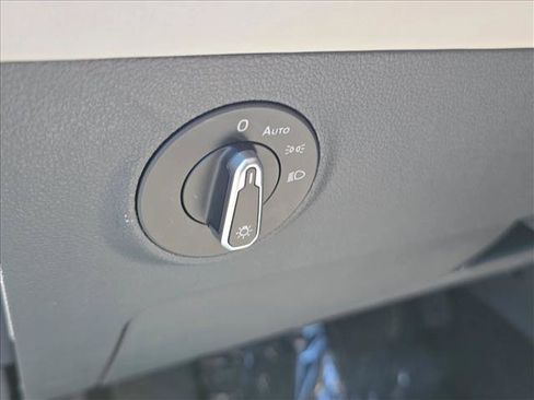 New 2026 Volkswagen Taos SE FWD image 7