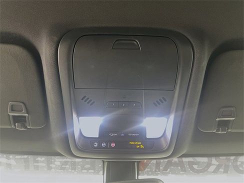 Used 2020 Chevrolet Blazer Premier image 19