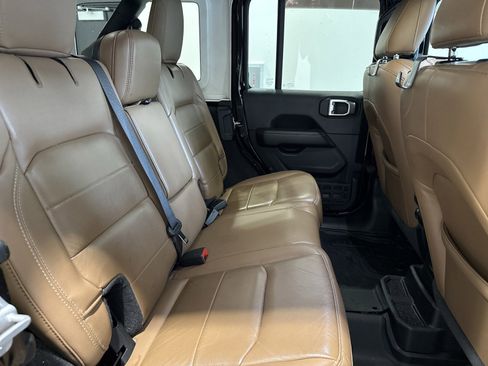 Used 2021 Jeep Wrangler Unlimited Sahara image 28