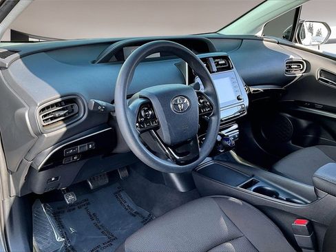 Used 2022 Toyota Prius L Eco image 15