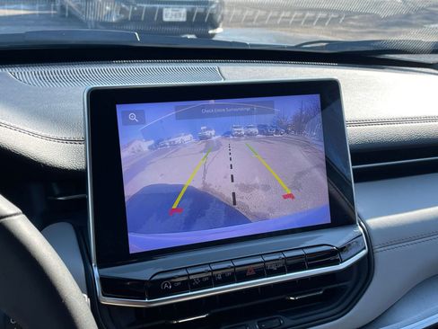 Used 2025 Jeep Compass Limited image 23