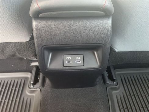 Used 2025 Toyota Corolla SE image 31