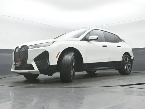 Used 2024 BMW iX xDrive50 w/ Sport Package AWD/4WD image 30