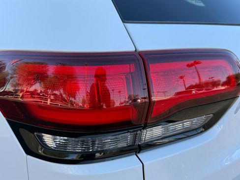 Certified 2020 Jeep Grand Cherokee Altitude image 27