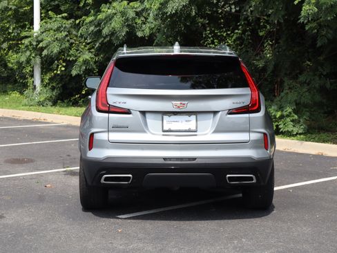 Used 2025 Cadillac XT4 Premium Luxury FWD image 6