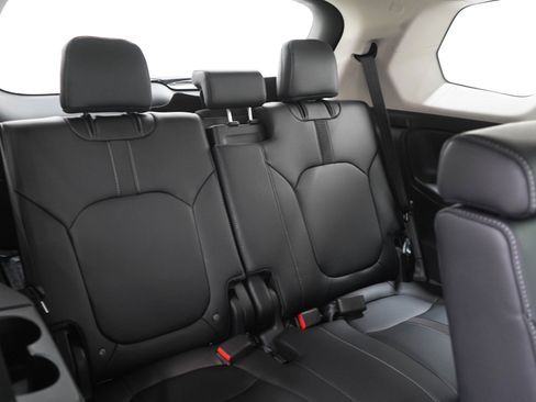Used 2025 Honda Pilot EX-L image 13