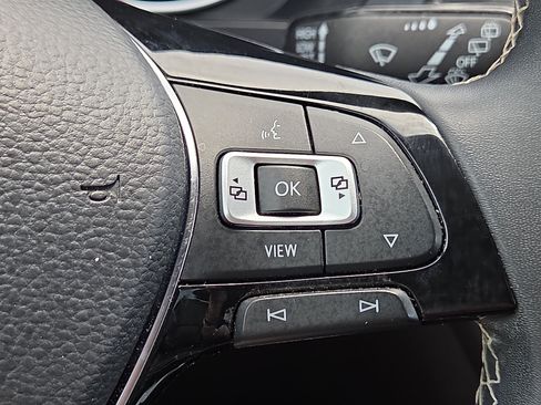 Used 2021 Volkswagen Tiguan SE AWD/4WD image 22