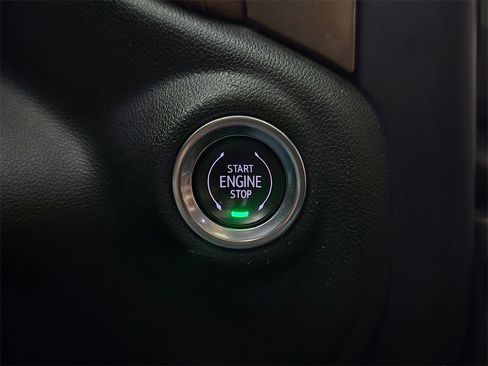 Used 2019 Chevrolet Silverado 1500 High Country image 39