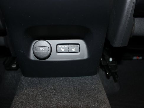 Used 2024 Volvo XC40 B5 Plus w/ Protection Package Premier AWD/4WD image 27