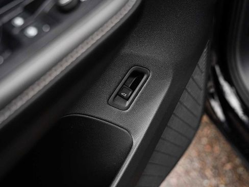 New 2026 Volkswagen Atlas Cross Sport SE image 24