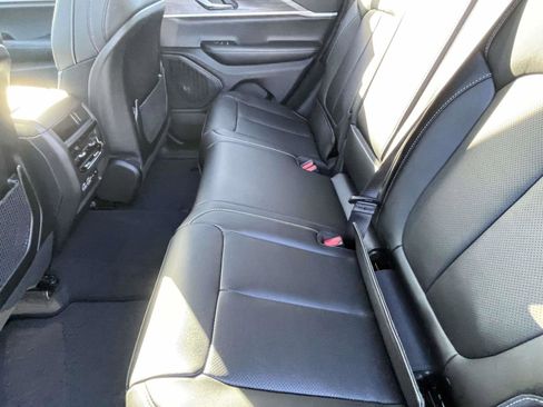 New 2025 Jeep Grand Cherokee Limited w/ Luxury Tech Group II image 12