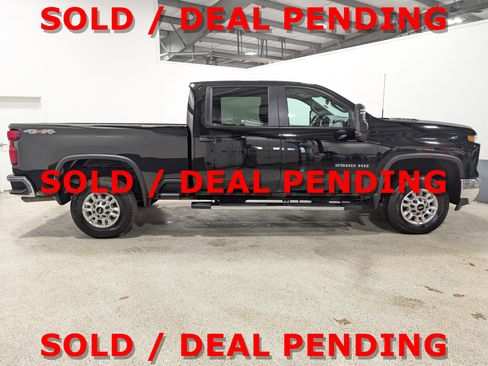 Used 2024 Chevrolet Silverado 2500 LT image 2