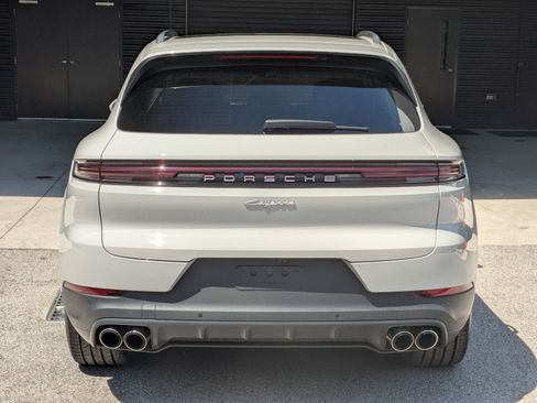 Certified 2026 Porsche Cayenne E-Hybrid AWD/4WD image 10