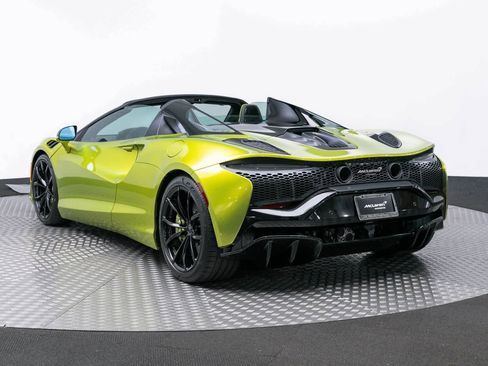 Used 2025 McLaren Artura Spider image 4
