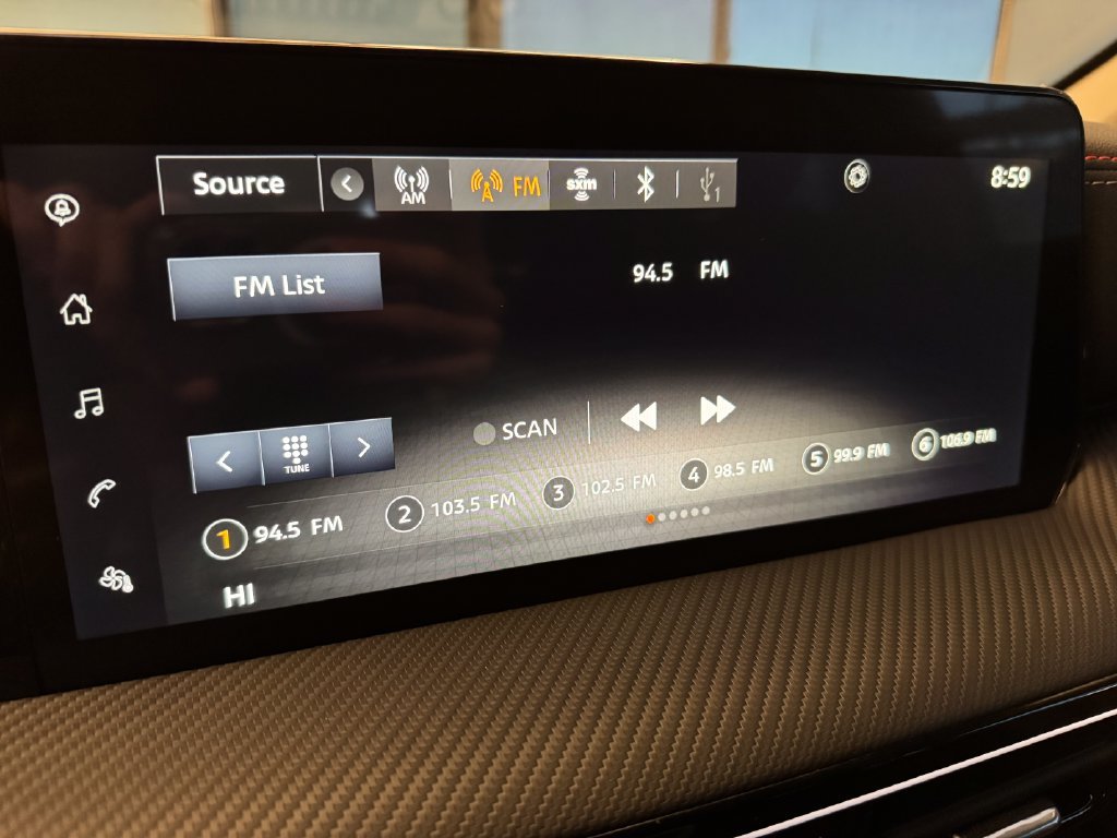 Used 2025 Nissan Kicks SR AWD/4WD image 13