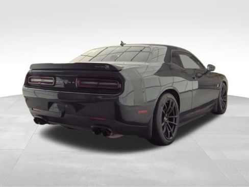 Used 2019 Dodge Challenger R/T Scat Pack w/ Shaker Package RWD image 4