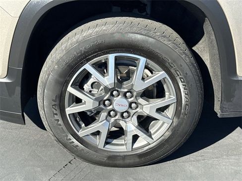 Certified 2023 GMC Acadia SLE w/ Driver Convenience Package image 31