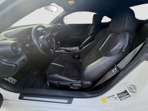 Used 2023 Toyota GR86 Premium image 18