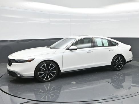 Used 2023 Honda Accord Touring image 7