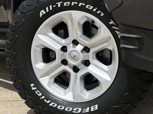 Used 2022 Toyota Tacoma Limited w/ Nightshade Package image 29