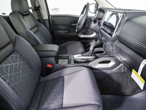 New 2025 Nissan Frontier SV image 18