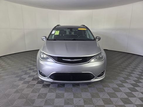 Used 2017 Chrysler Pacifica Touring-L FWD image 3