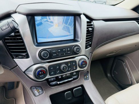 Used 2019 Chevrolet Suburban LT image 17