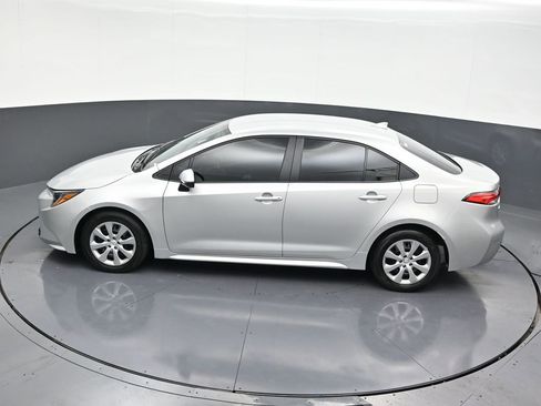 Used 2025 Toyota Corolla LE w/ Convenience Package image 16
