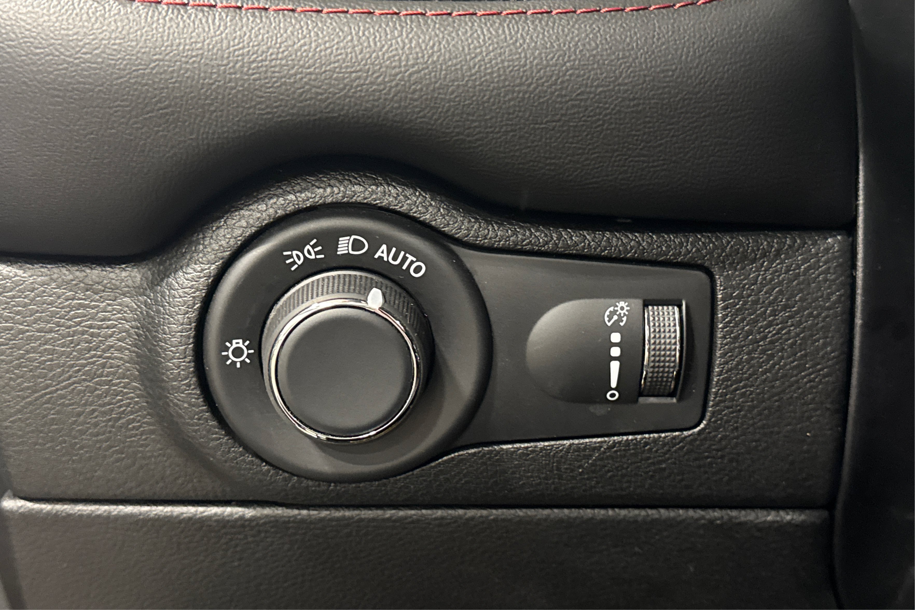 Used 2025 Dodge Durango R/T AWD/4WD image 21