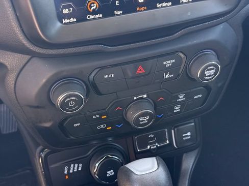 Used 2023 Jeep Renegade Latitude AWD/4WD image 21