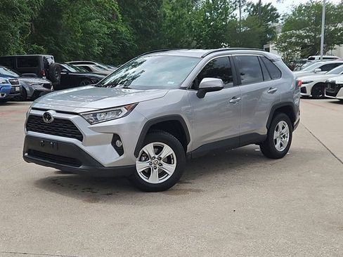Used 2021 Toyota RAV4 XLE image 1