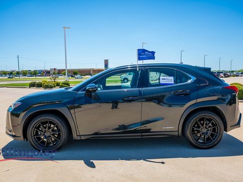 Used 2019 Lexus UX 250h w/ Premium Package AWD/4WD image 4
