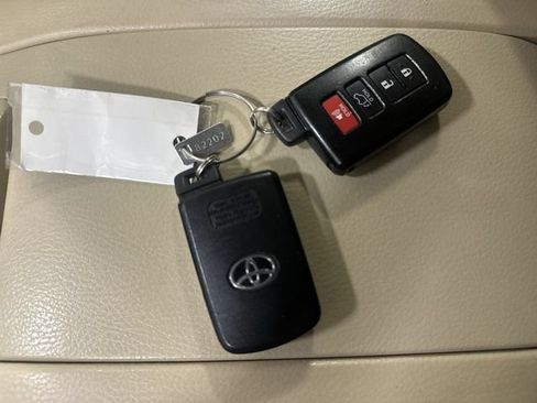 Used 2017 Toyota Highlander Limited FWD image 27