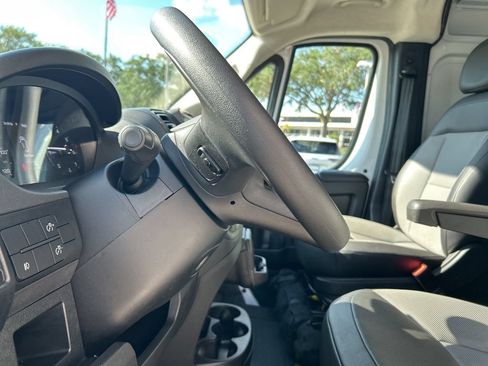 Used 2025 RAM ProMaster 2500 w/ Convenience Group FWD image 11